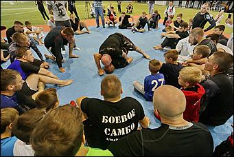 6 июля 2018 г., Барнаул. Екатерина Смолихина   Джефф Монсон рассказал и показал барнаульцам секреты ведения боя