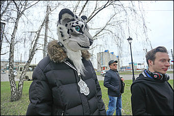 1 мая 2019 г., Барнаул. Екатерина Смолихина   "Мир, труд, мяу":  "монстрация" в Барнауле