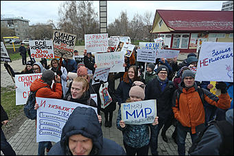 1 мая 2019 г., Барнаул. Екатерина Смолихина   "Мир, труд, мяу":  "монстрация" в Барнауле