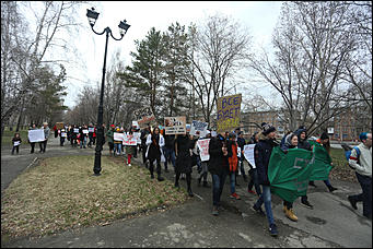 1 мая 2019 г., Барнаул. Екатерина Смолихина   "Мир, труд, мяу":  "монстрация" в Барнауле