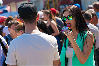 11 июнь 2016 г., Барнаул © Амител Вячеслав Мельников   Покой им только снится. Шоу с прыжками экстрималов на мотоциклах