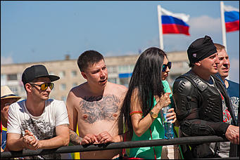 11 июнь 2016 г., Барнаул © Амител Вячеслав Мельников   Покой им только снится. Шоу с прыжками экстрималов на мотоциклах