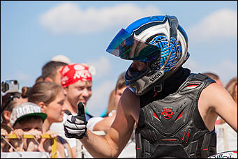 11 июнь 2016 г., Барнаул © Амител Вячеслав Мельников   Покой им только снится. Шоу с прыжками экстрималов на мотоциклах