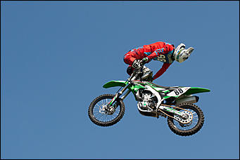 11 июнь 2016 г., Барнаул © Амител Вячеслав Мельников   Покой им только снится. Шоу с прыжками экстрималов на мотоциклах