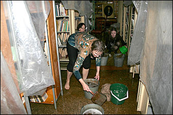 20 октября 2006 г., Барнаул   Государственный художественный музей Алтайского края затопило(фото ИА "Амител" и сотрудников музея)