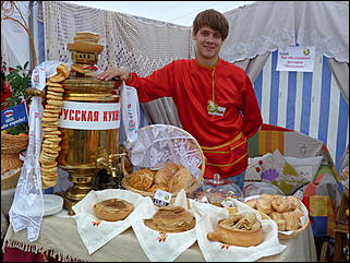 15 сентябрь 2012 г., Барнаул   Фестиваль национальных культур "Единой семьей на Алтае живем"