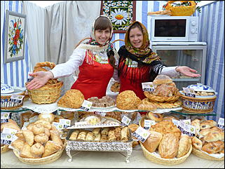 15 сентябрь 2012 г., Барнаул   Фестиваль национальных культур "Единой семьей на Алтае живем"