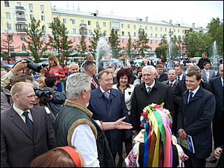 15 сентябрь 2012 г., Барнаул   Фестиваль национальных культур "Единой семьей на Алтае живем"