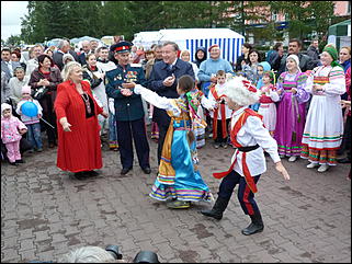 15 сентябрь 2012 г., Барнаул   Фестиваль национальных культур "Единой семьей на Алтае живем"