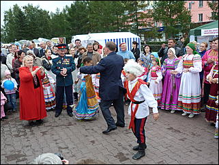 15 сентябрь 2012 г., Барнаул   Фестиваль национальных культур "Единой семьей на Алтае живем"