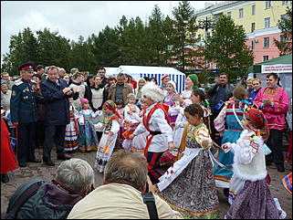 15 сентябрь 2012 г., Барнаул   Фестиваль национальных культур "Единой семьей на Алтае живем"