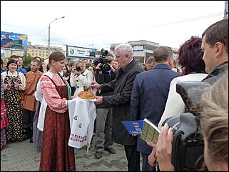 15 сентябрь 2012 г., Барнаул   Фестиваль национальных культур "Единой семьей на Алтае живем"