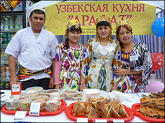 15 сентябрь 2012 г., Барнаул   Фестиваль национальных культур "Единой семьей на Алтае живем"