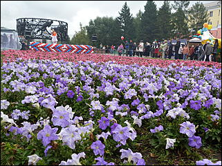 15 сентябрь 2012 г., Барнаул   Фестиваль национальных культур "Единой семьей на Алтае живем"