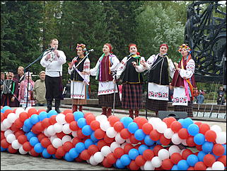 15 сентябрь 2012 г., Барнаул   Фестиваль национальных культур "Единой семьей на Алтае живем"