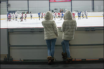 4 февраль 2017 г., Барнаул © Амител Вячеслав Мельников   Звезды советского хоккея провели матч в честь 80-летия Алтайского края
