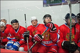 4 февраль 2017 г., Барнаул © Амител Вячеслав Мельников   Звезды советского хоккея провели матч в честь 80-летия Алтайского края
