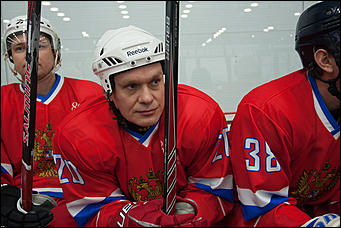 4 февраль 2017 г., Барнаул © Амител Вячеслав Мельников   Звезды советского хоккея провели матч в честь 80-летия Алтайского края
