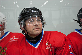 4 февраль 2017 г., Барнаул © Амител Вячеслав Мельников   Звезды советского хоккея провели матч в честь 80-летия Алтайского края
