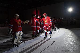 4 февраль 2017 г., Барнаул © Амител Вячеслав Мельников   Звезды советского хоккея провели матч в честь 80-летия Алтайского края
