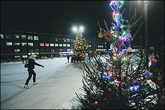 16 декабря 2020 г., Барнаул. Екатерина Смолихина   Светящиеся бокалы, балерины и бык. Как Барнаул принарядился к Новому году