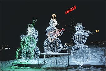 16 декабря 2020 г., Барнаул. Екатерина Смолихина   Светящиеся бокалы, балерины и бык. Как Барнаул принарядился к Новому году