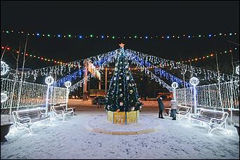 16 декабря 2020 г., Барнаул. Екатерина Смолихина   Светящиеся бокалы, балерины и бык. Как Барнаул принарядился к Новому году