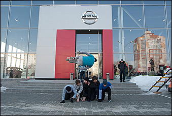 23 февраля 2011 г., Барнаул   Презентация обновленного NISSAN X-trail от официального дилера Nissan в Алтайском крае Автоцентра АНТ.