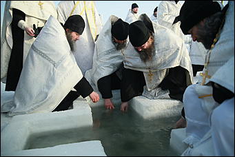 19 январь 2017 г., Барнаул Фото: Екатерина Смолихина   Сотни верующих пришли на Крещение в Барнауле
