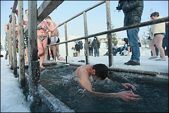 19 январь 2017 г., Барнаул Фото: Екатерина Смолихина   Сотни верующих пришли на Крещение в Барнауле
