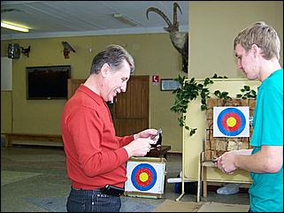 29 ноября 2008 г., Барнаул   Соревнования по метанию ножей: турнир для СМИ