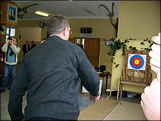 29 ноября 2008 г., Барнаул   Соревнования по метанию ножей: турнир для СМИ