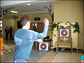 29 ноября 2008 г., Барнаул   Соревнования по метанию ножей: турнир для СМИ