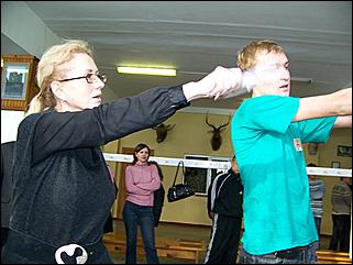 29 ноября 2008 г., Барнаул   Соревнования по метанию ножей: турнир для СМИ