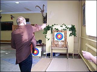 29 ноября 2008 г., Барнаул   Соревнования по метанию ножей: турнир для СМИ