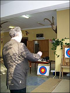 29 ноября 2008 г., Барнаул   Соревнования по метанию ножей: турнир для СМИ