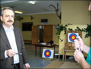 29 ноября 2008 г., Барнаул   Соревнования по метанию ножей: турнир для СМИ