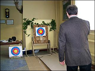 29 ноября 2008 г., Барнаул   Соревнования по метанию ножей: турнир для СМИ
