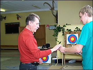 29 ноября 2008 г., Барнаул   Соревнования по метанию ножей: турнир для СМИ