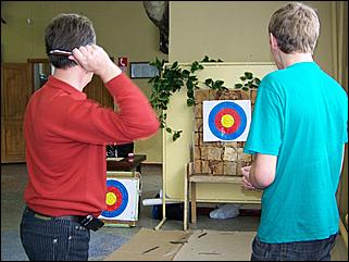 29 ноября 2008 г., Барнаул   Соревнования по метанию ножей: турнир для СМИ