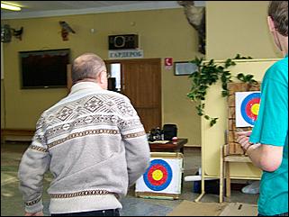 29 ноября 2008 г., Барнаул   Соревнования по метанию ножей: турнир для СМИ