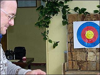 29 ноября 2008 г., Барнаул   Соревнования по метанию ножей: турнир для СМИ