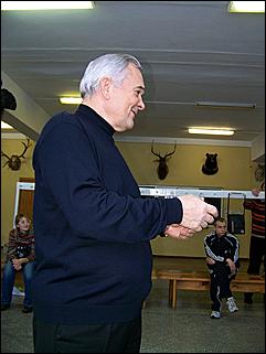 29 ноября 2008 г., Барнаул   Соревнования по метанию ножей: турнир для СМИ