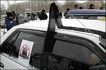 11 февраля 2006 г., Барнаул <br> Пикет в защиту Олега Щербинского   Адвокат <STRONG>Сергей Шмаков </STRONG>подтвердил намерение Щербинского обжаловать вынесенный приговор