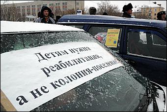 11 февраля 2006 г., Барнаул <br> Пикет в защиту Олега Щербинского   Адвокат <STRONG>Сергей Шмаков </STRONG>подтвердил намерение Щербинского обжаловать вынесенный приговор