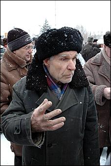 11 февраля 2006 г., Барнаул <br> Пикет в защиту Олега Щербинского   Адвокат <STRONG>Сергей Шмаков </STRONG>подтвердил намерение Щербинского обжаловать вынесенный приговор