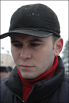 11 февраля 2006 г., Барнаул <br> Пикет в защиту Олега Щербинского   Адвокат <STRONG>Сергей Шмаков </STRONG>подтвердил намерение Щербинского обжаловать вынесенный приговор