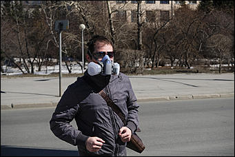 9 апрель 2020 г., Барнаул; Вячеслав Мельников   Весна и маски. Фоторепортаж с улиц Барнаула, который стал похож на игру S.T.A.L.K.E.R