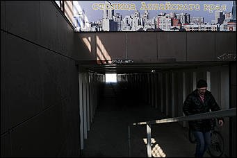 9 апрель 2020 г., Барнаул; Вячеслав Мельников   Весна и маски. Фоторепортаж с улиц Барнаула, который стал похож на игру S.T.A.L.K.E.R