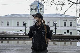 9 апрель 2020 г., Барнаул; Вячеслав Мельников   Весна и маски. Фоторепортаж с улиц Барнаула, который стал похож на игру S.T.A.L.K.E.R